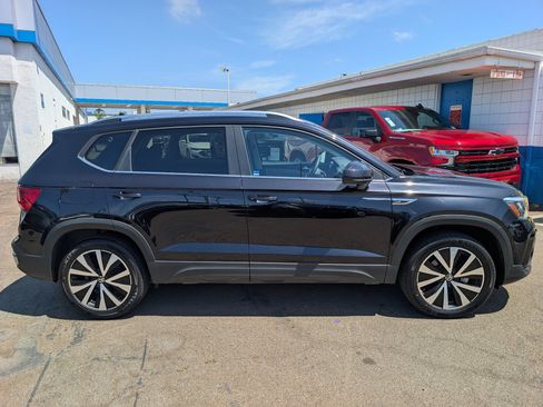 Used 2023 Volkswagen Taos SE FWD image 7