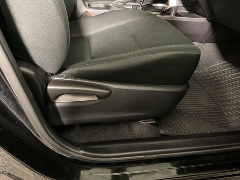 Used 2018 Toyota RAV4 LE w/ Carpet Mat Package AWD/4WD image 36