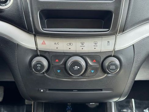 Used 2017 Dodge Journey SXT w/ Comfort/Convenience Group FWD image 11