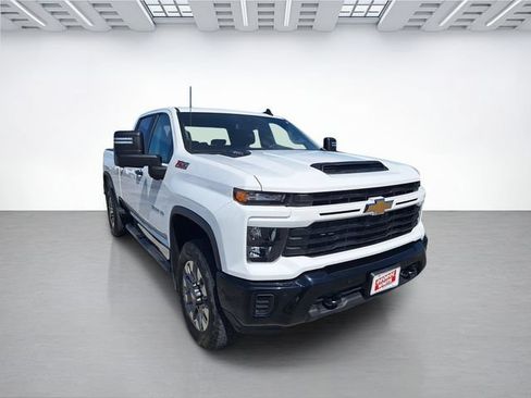 Used 2025 Chevrolet Silverado 2500 Custom w/ Custom Value Package AWD/4WD image 2