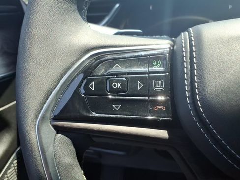Certified 2023 Jeep Grand Cherokee Overland w/ Luxury Tech Group IV AWD/4WD image 28