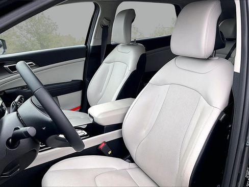 Used 2025 Kia Sportage EX image 25