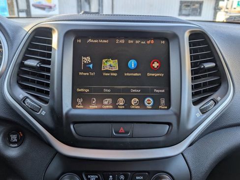 Used 2015 Jeep Cherokee Limited w/ Luxury Group image 16