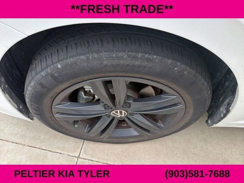 Used 2023 Volkswagen Jetta SE w/ Panoramic Sunroof Package image 5