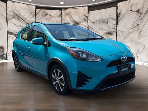 Used 2018 Toyota Prius C One w/ Carpet Mat Package FWD image 3