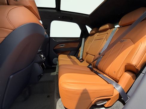Used 2023 Bentley Bentayga AWD/4WD image 44