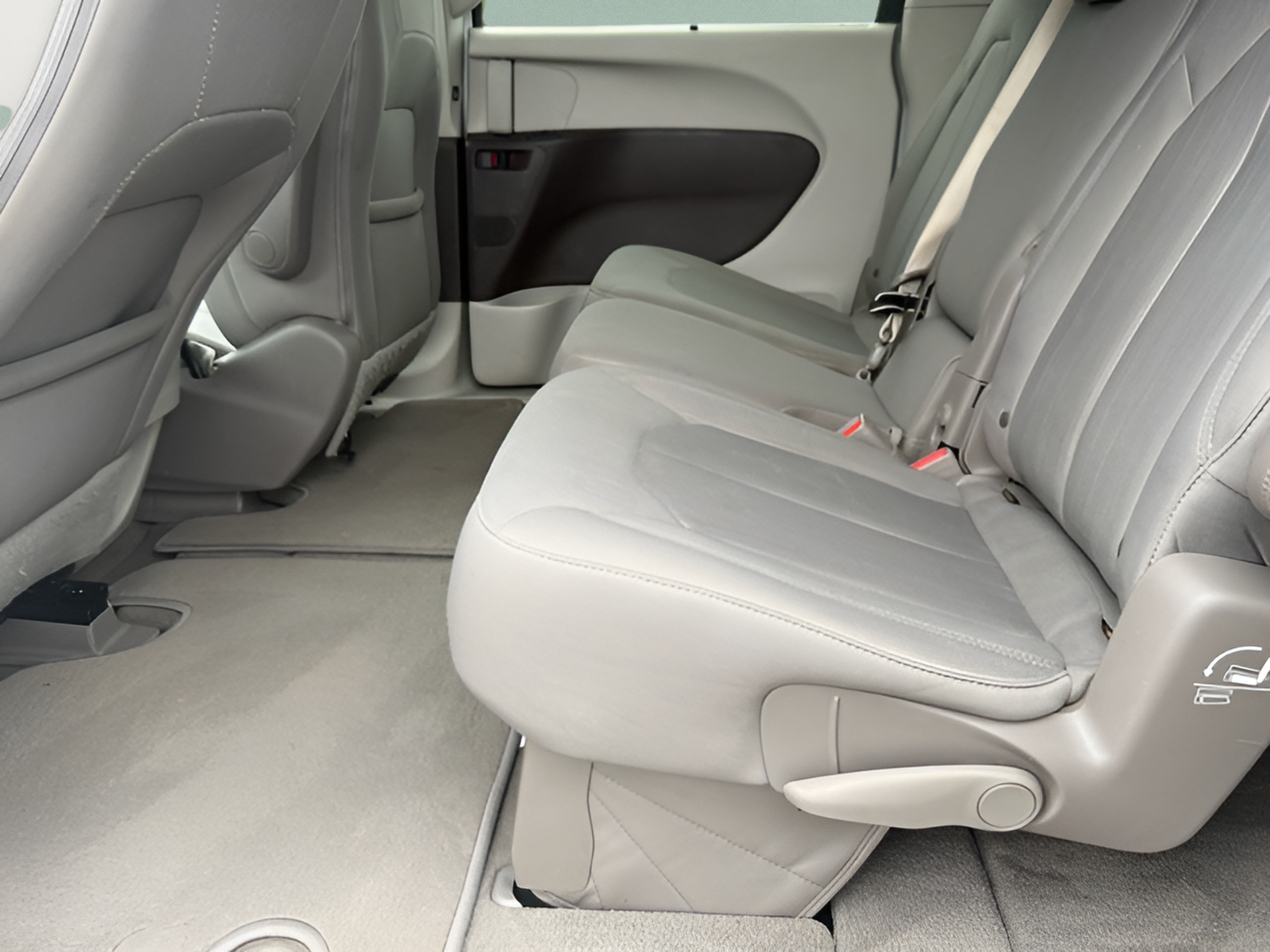Used 2018 Chrysler Pacifica Touring Plus w/ Tire & Wheel Group FWD image 11