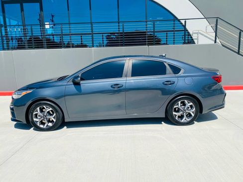 Used 2020 Kia Forte LXS FWD image 3