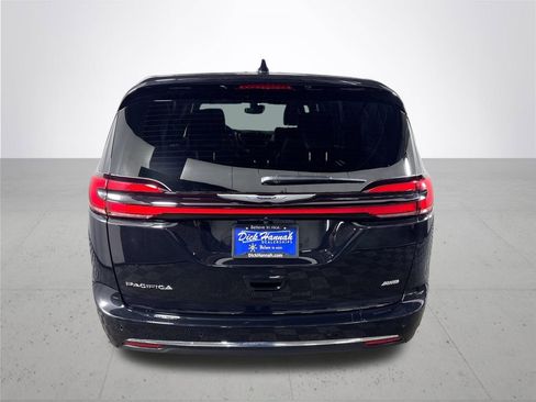 New 2026 Chrysler Pacifica Select image 7