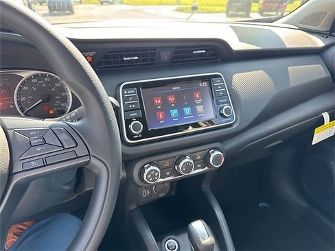 New 2025 Nissan Kicks Play S image 10