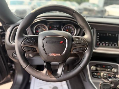Used 2022 Dodge Challenger SXT RWD image 14