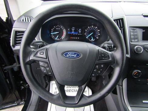 Used 2018 Ford Edge SE image 15