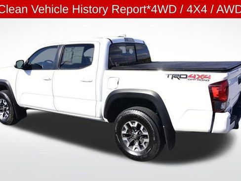 Used 2018 Toyota Tacoma TRD Off-Road image 3