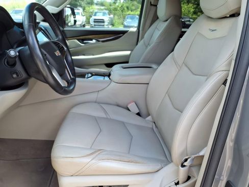 Used 2019 Cadillac Escalade Luxury RWD image 31