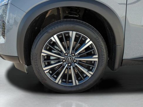 New 2026 Nissan Pathfinder Platinum w/ Accent Package FWD image 27