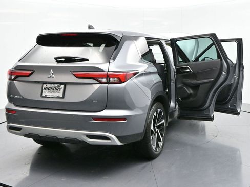 Used 2022 Mitsubishi Outlander SE image 47