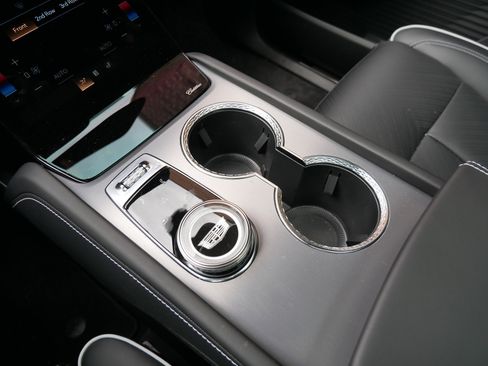 Certified 2026 Cadillac Vistiq Platinum AWD/4WD image 20