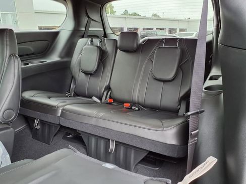 New 2026 Chrysler Pacifica Select image 6
