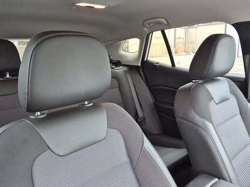 Used 2025 Chevrolet Trax LT FWD image 13