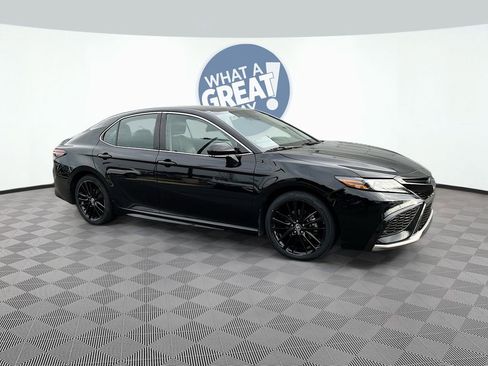Used 2024 Toyota Camry XSE image 3