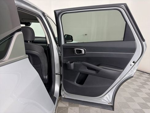 Used 2022 Kia Sorento LX AWD/4WD image 25