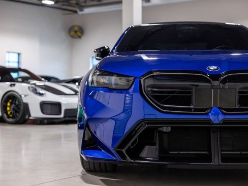 Used 2025 BMW M5 w/ Executive Package image 21