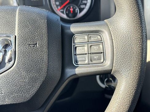 Used 2019 RAM 1500 Classic SLT AWD/4WD image 9