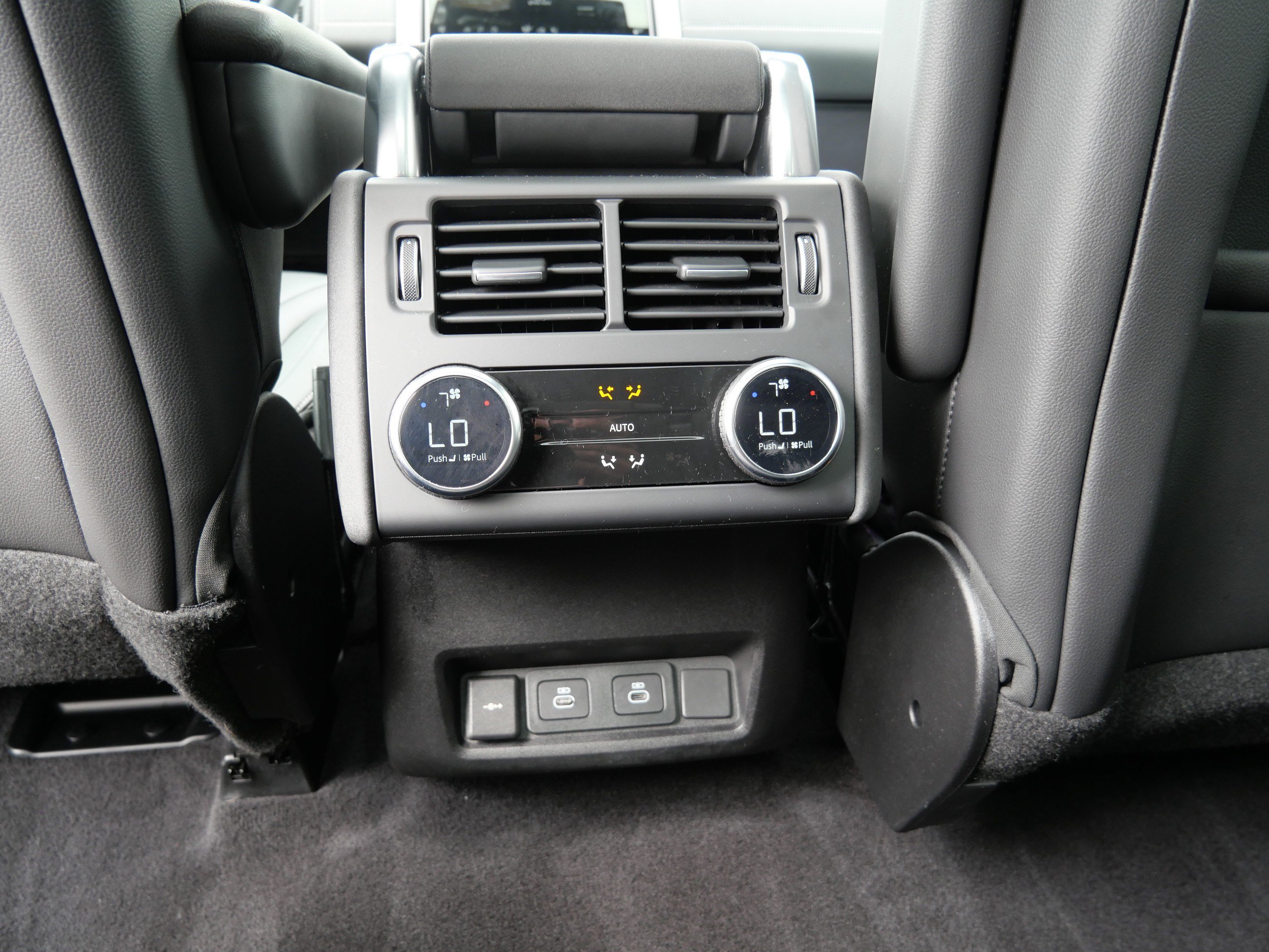 Certified 2025 Land Rover Discovery Dynamic SE AWD/4WD image 17