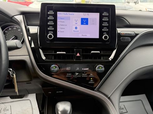 Used 2023 Toyota Camry SE FWD image 12