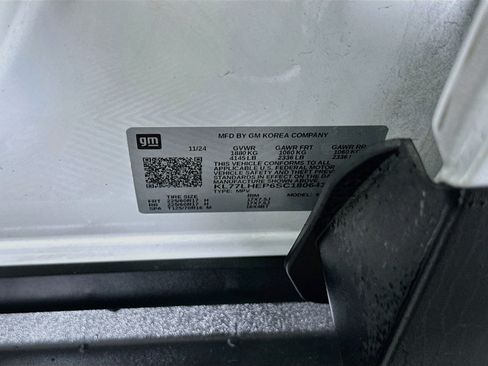 Used 2025 Chevrolet Trax LT FWD image 12