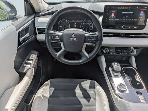 Used 2025 Mitsubishi Outlander SE FWD image 17