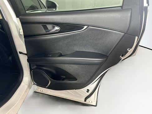 Used 2021 Lincoln Nautilus FWD w/ Equipment Group 101A image 30