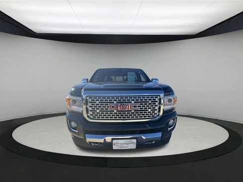 Used 2019 GMC Canyon Denali image 2