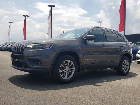 Used 2019 Jeep Cherokee Latitude Plus w/ Cold Weather Group AWD/4WD image 8