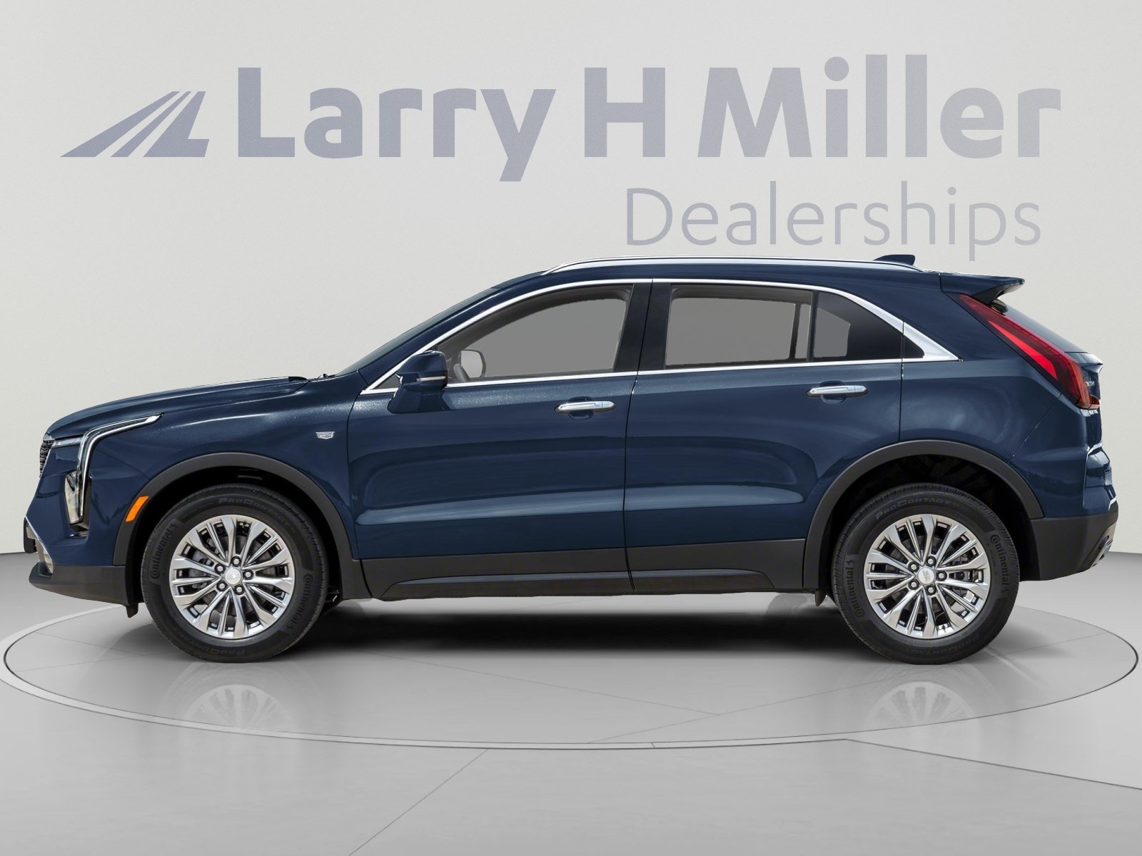 Used 2024 Cadillac XT4 Premium Luxury w/ Technology Package FWD image 3