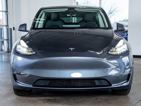 Used 2022 Tesla Model Y Long Range image 3