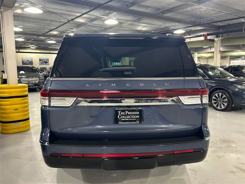 Used 2023 Lincoln Navigator Reserve image 3