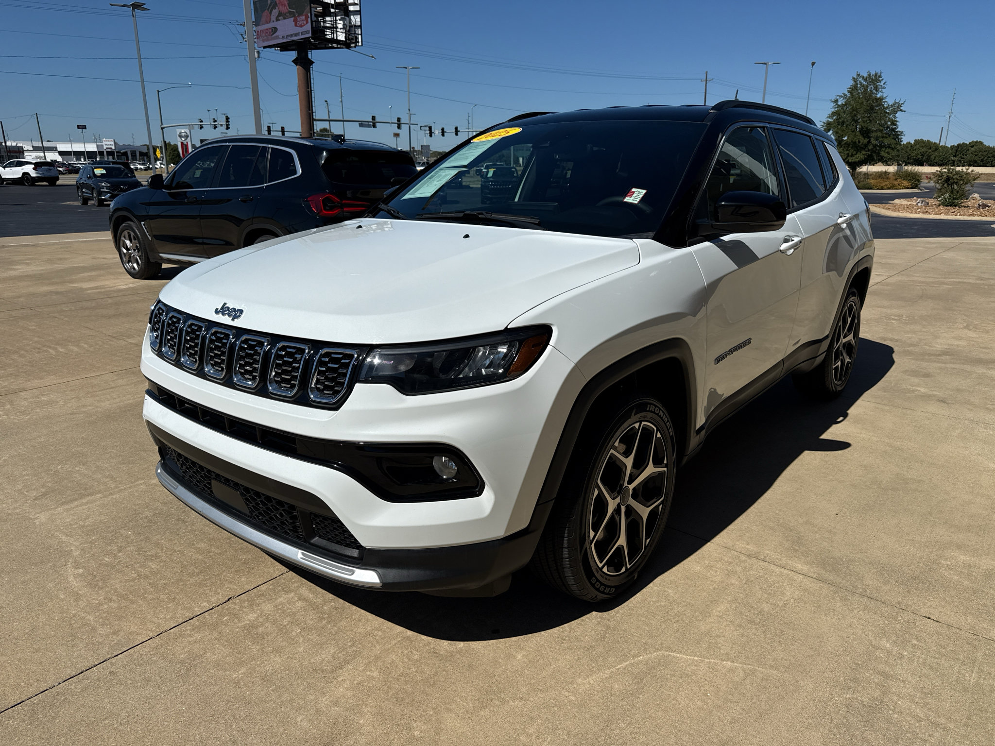 Used 2025 Jeep Compass Limited AWD/4WD image 3