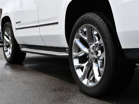 Used 2015 GMC Yukon Denali w/ Touring Package AWD/4WD image 10