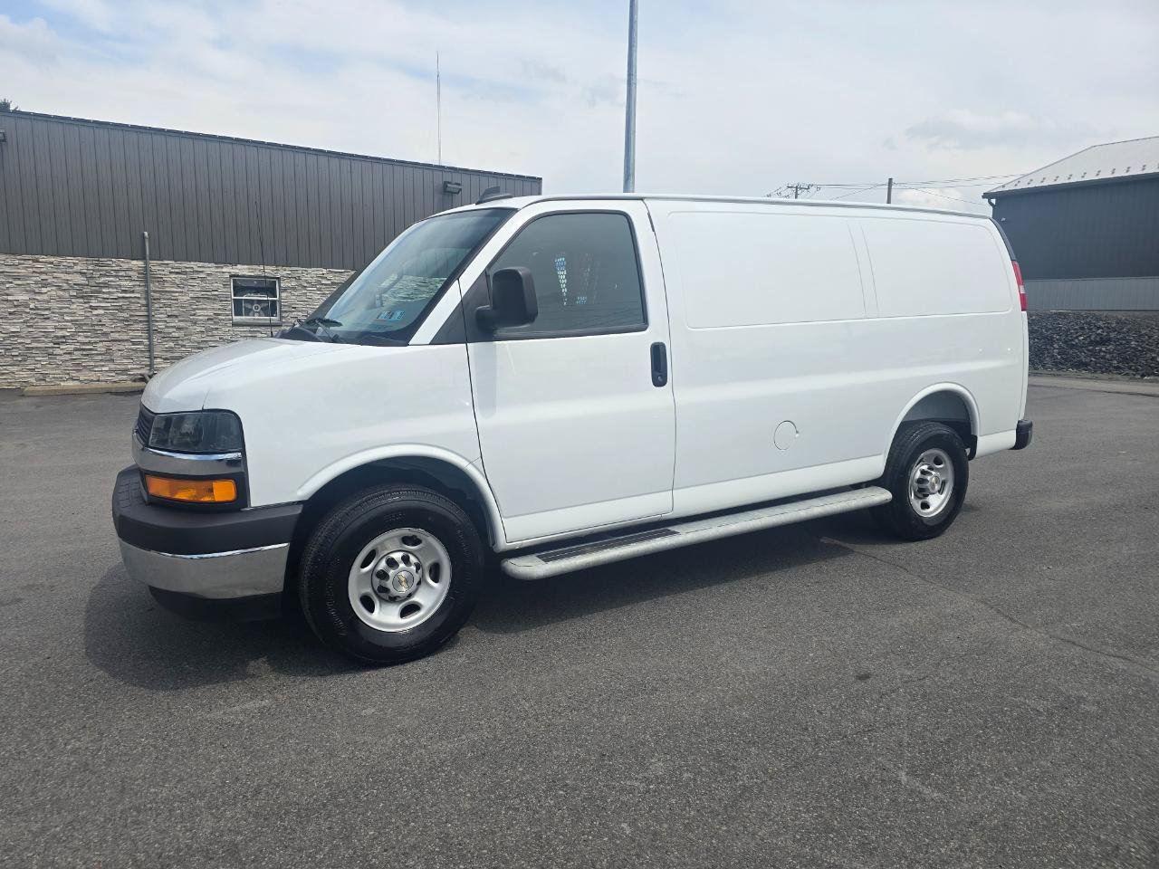 Used 2025 Chevrolet Express 2500 w/ Driver Convenience Package RWD image 3