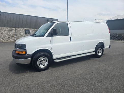 Used 2025 Chevrolet Express 2500 w/ Driver Convenience Package RWD image 3