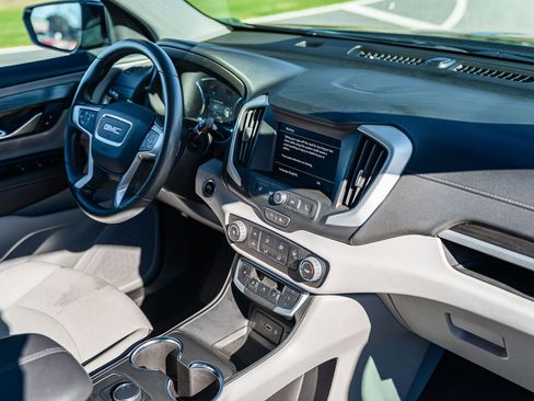 Used 2024 GMC Terrain SLE image 12