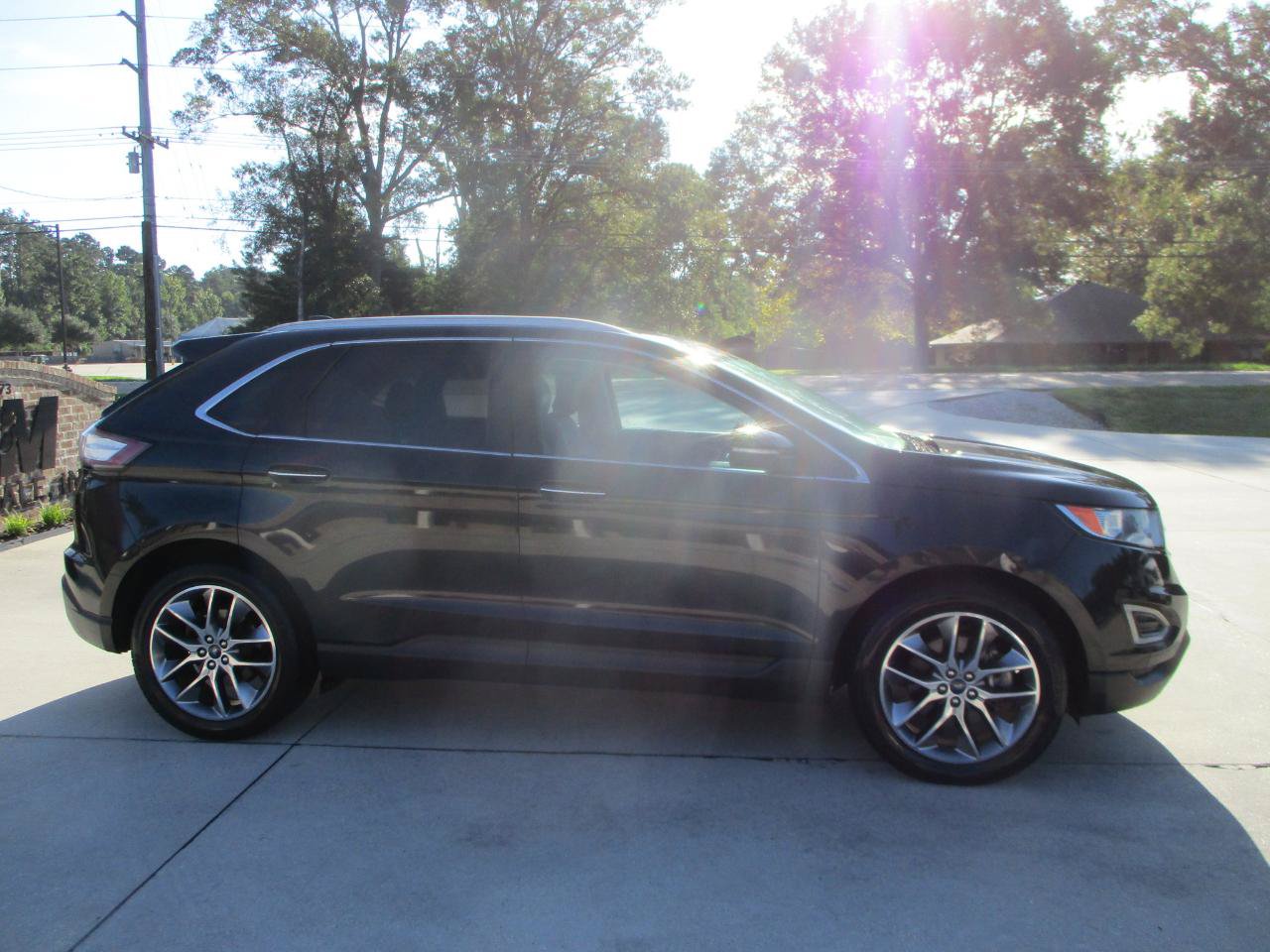 Used 2015 Ford Edge Titanium w/ Technology Package FWD image 26