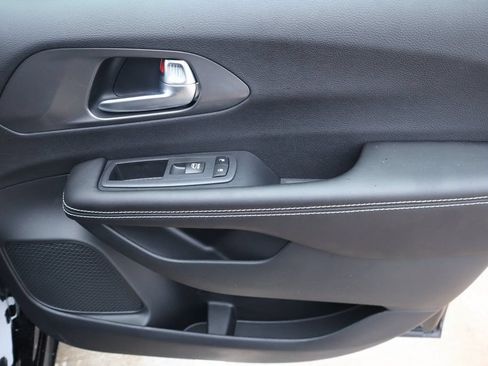 New 2026 Chrysler Pacifica Select AWD/4WD image 17