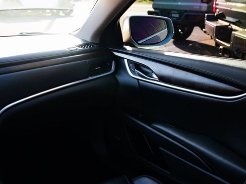 Used 2019 Cadillac XTS Luxury image 10