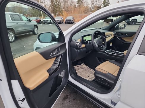 New 2026 Chevrolet Equinox ACTIV w/ Convenience Package III image 10