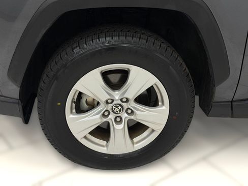 Used 2021 Toyota RAV4 LE AWD/4WD image 10