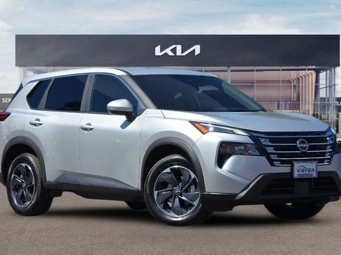 Used 2025 Nissan Rogue SV AWD/4WD image 2