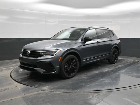 Used 2022 Volkswagen Tiguan SE R-Line image 4
