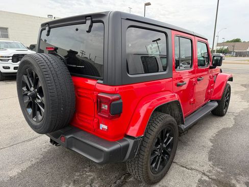 Used 2022 Jeep Wrangler Unlimited Sahara w/ Cold Weather Group AWD/4WD image 18